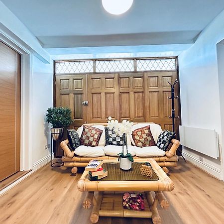 Private 2 Bed Guest House - Van Parking, M25 & A1 Connections Потърс Бар Екстериор снимка