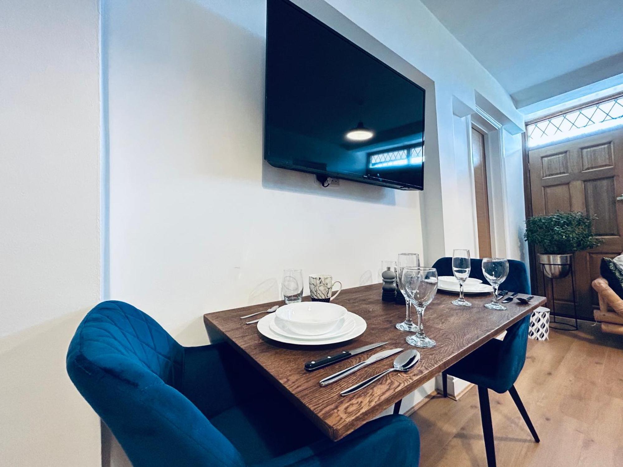 Private 2 Bed Guest House - Van Parking, M25 & A1 Connections Потърс Бар Екстериор снимка
