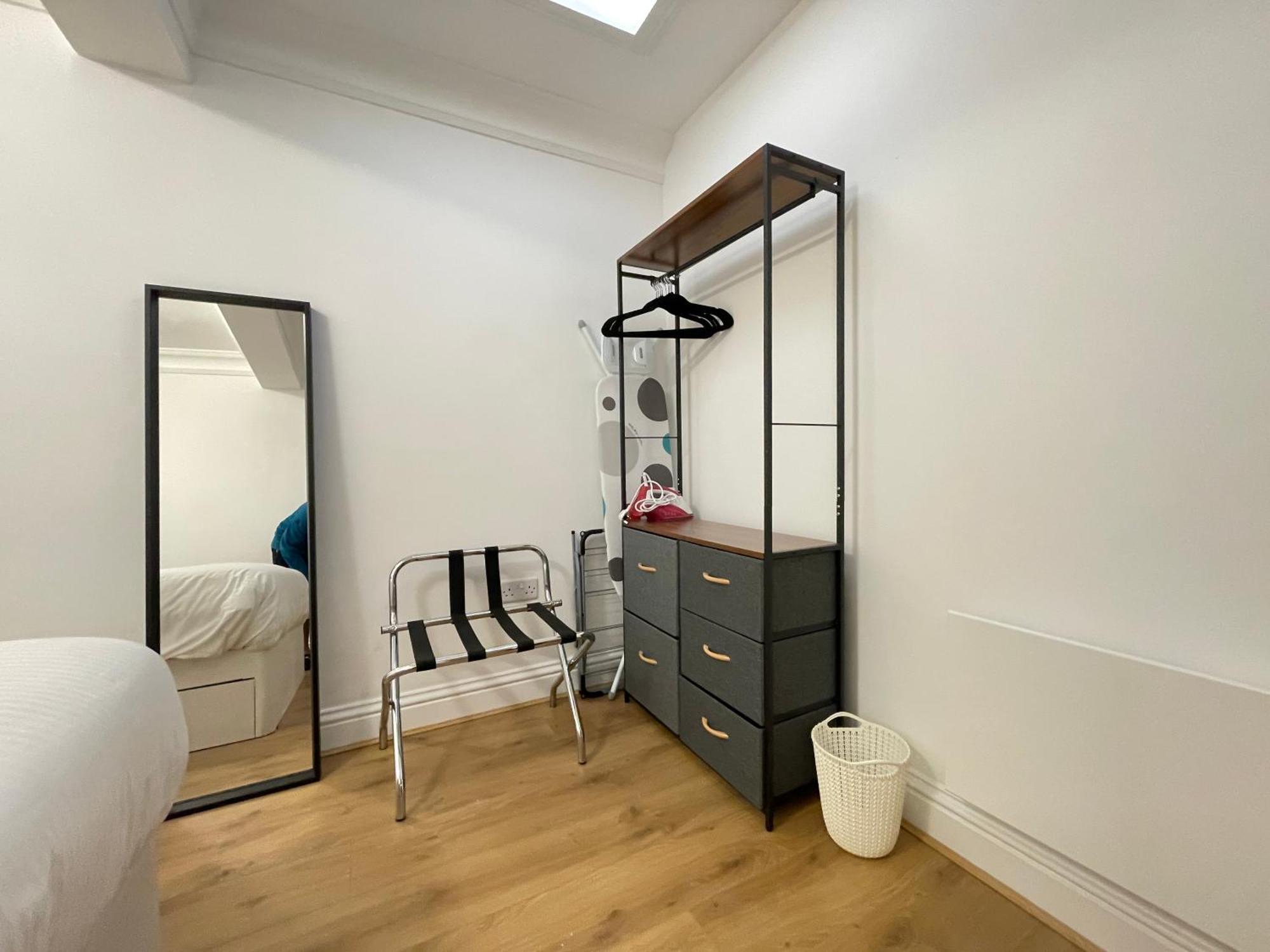 Private 2 Bed Guest House - Van Parking, M25 & A1 Connections Потърс Бар Екстериор снимка