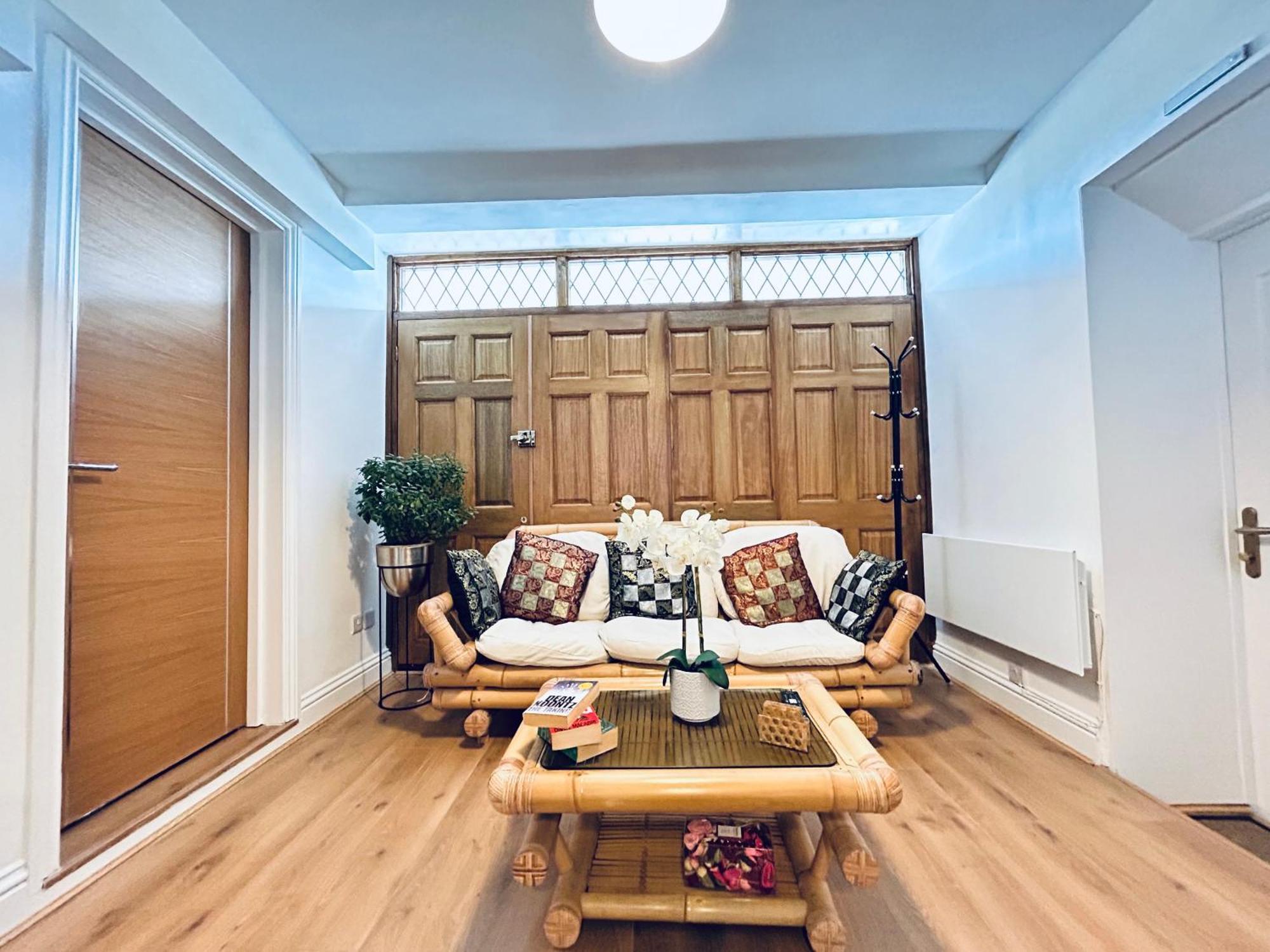 Private 2 Bed Guest House - Van Parking, M25 & A1 Connections Потърс Бар Екстериор снимка