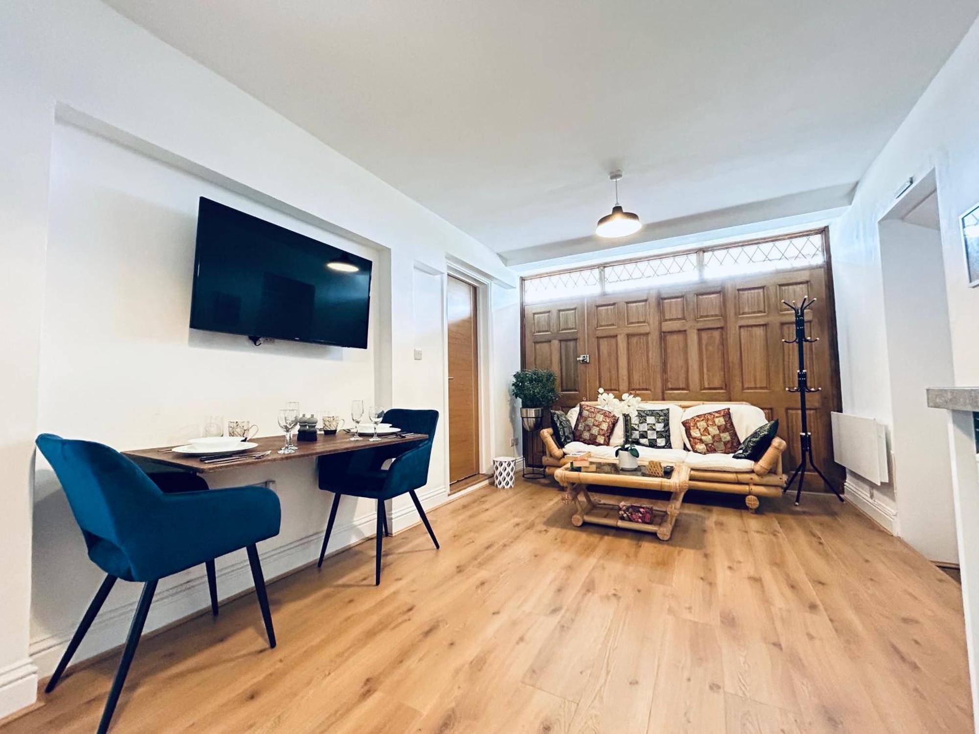 Private 2 Bed Guest House - Van Parking, M25 & A1 Connections Потърс Бар Екстериор снимка