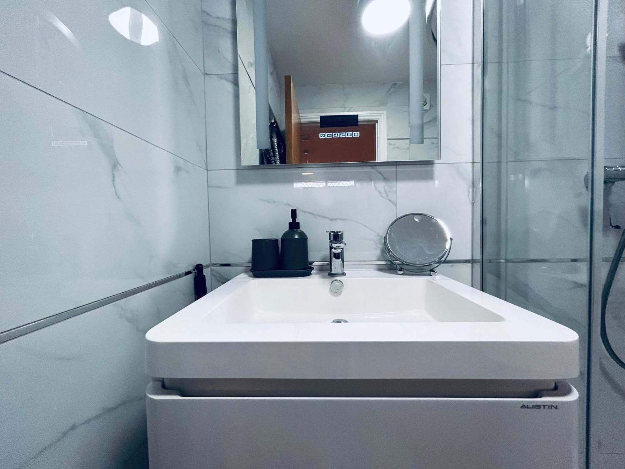 Private 2 Bed Guest House - Van Parking, M25 & A1 Connections Потърс Бар Екстериор снимка